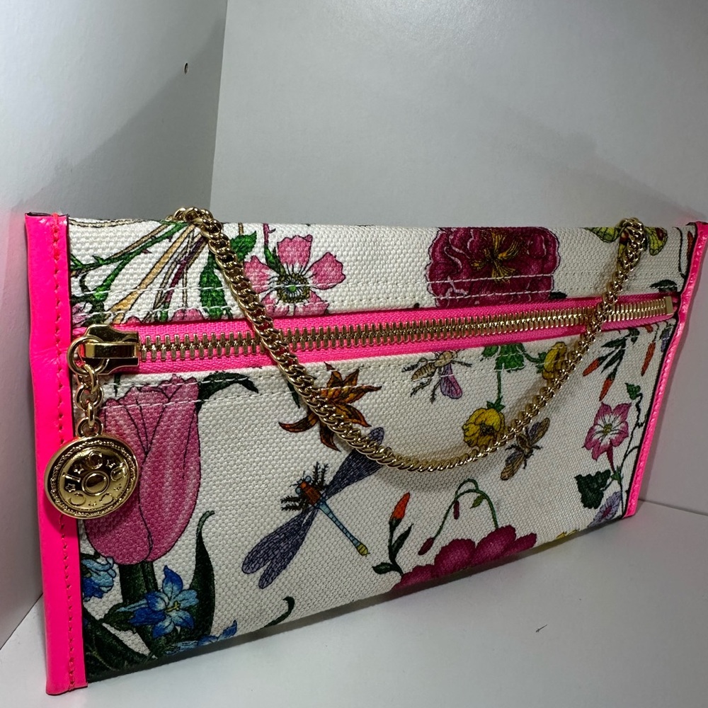 Gucci Floral Canvas Clutch with Hot Pink Trim and Gold Chain - Picture 2 of 5